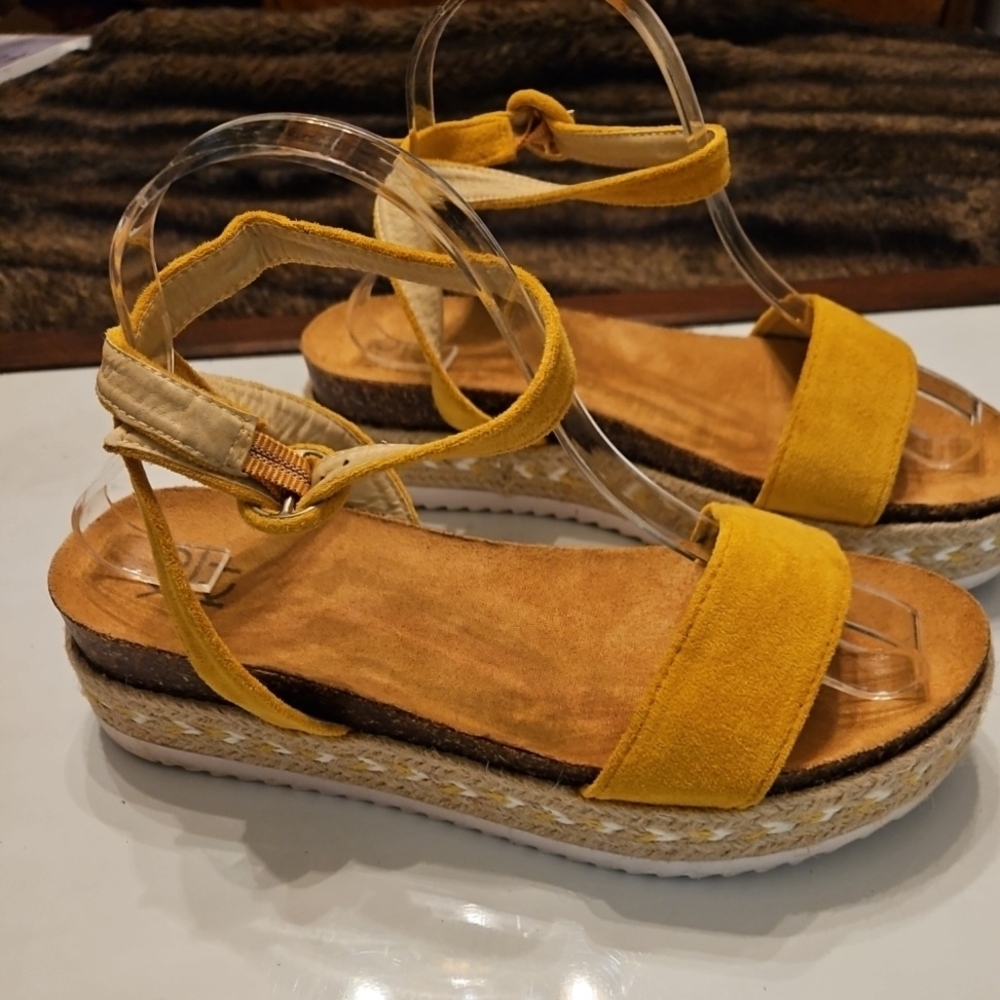 Women’s Mustard Yellow Espadrille Platform Sandals Size 8